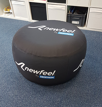 Pouf poire publicitaire personnalisé au logo d'une marque